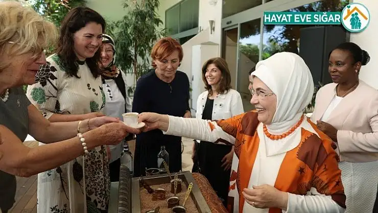 Emine Erdoğan, Antalya Diplomasi Forumu'na katılan liderlerin eşleriyle bir araya geldi