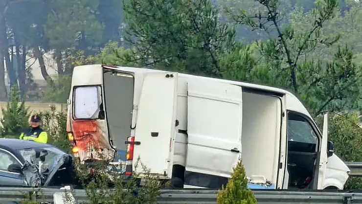 Emniyet şeridinde zincirleme kaza 1 ölü 3 yaralı!
