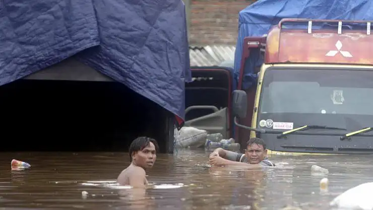 Endonezya'da sel: 9 ölü