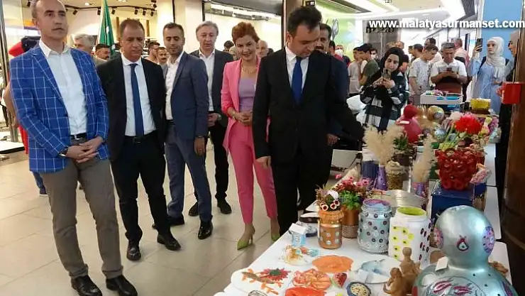 Engelli çocuklar el sanatları sergisinde doyasıya eğlendi