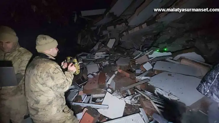 Enkaz altında kalan AK Parti Adıyaman Milletvekili Taş'ı arama çalışmaları devam ediyor