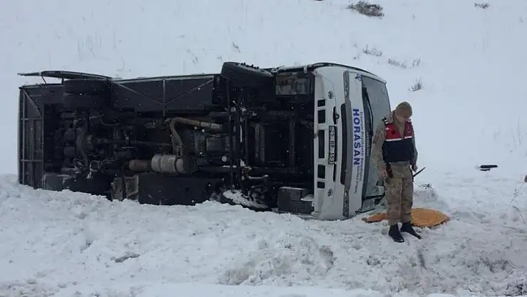 Erzurum'da halk otobüsü devrildi: 1 ölü, 20 yaralı