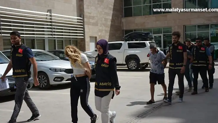 Escort olarak gittiği yerlerde çağırdığı 3 kişi ile birlikte gasp yapan 4 kişi tutuklandı