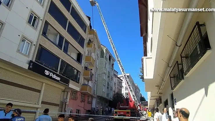 Esenyurt'ta korkutan çatı yangını