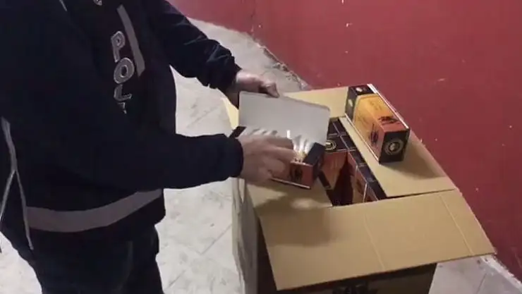 Esenyurt'ta kaçak nargile tütünü operasyonu: 6 gözaltı