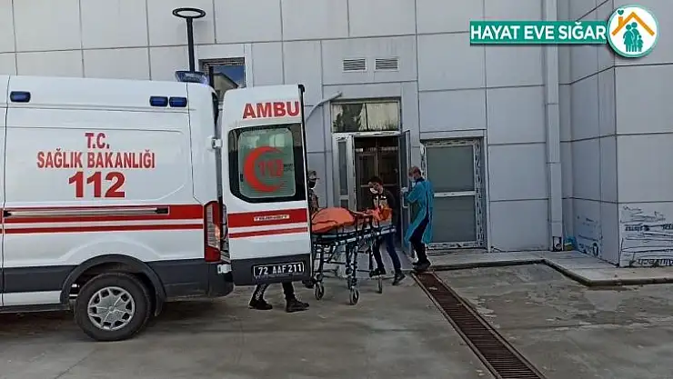 Eşi hayvanlara yem verip geri geldi, kocasını boğazı kesili halde buldu