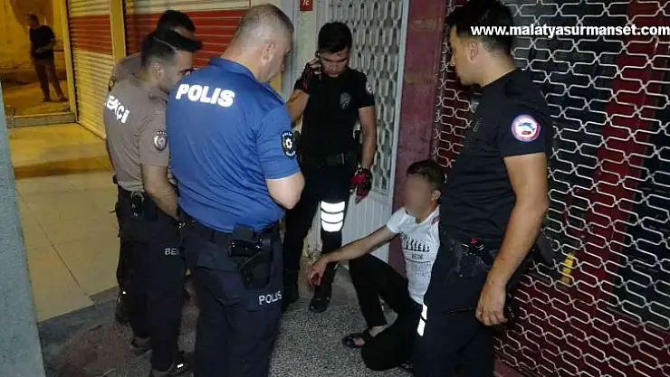 Eşiyle alışveriş yapan kadına laf attığı iddia edilen şahsa meydan dayağı