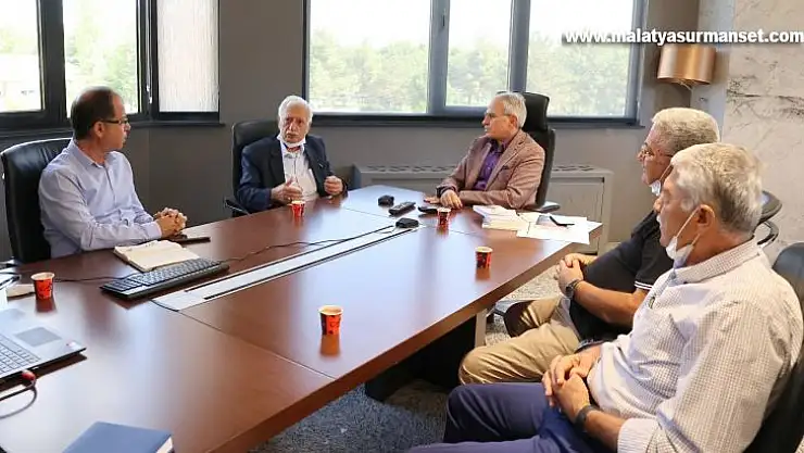 Eski Bakan Dinçerler'den Rektör Prof. Dr. Özaydın'a ziyaret