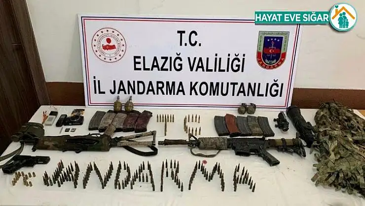 Etkisiz hale getirilen 2 teröristten, silah ve bombaların yanı sıra gizlenme kamuflajı ele geçirildi