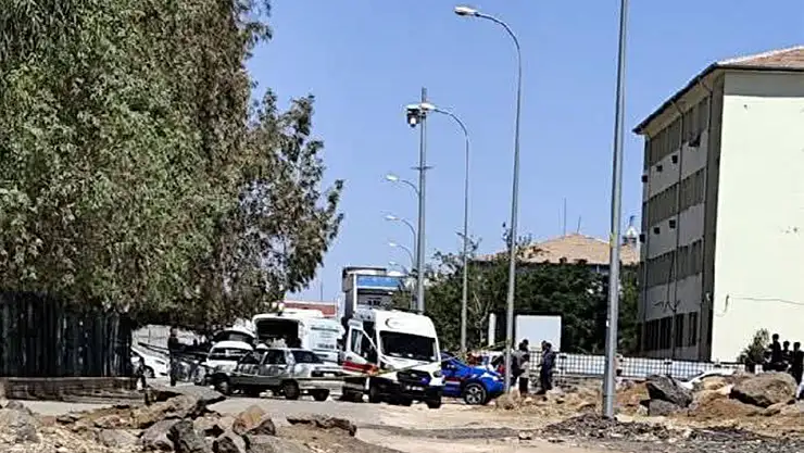 Ev Önünde Bağırdı, Ateş Açtı 2 Ölü  3 Yaralı!