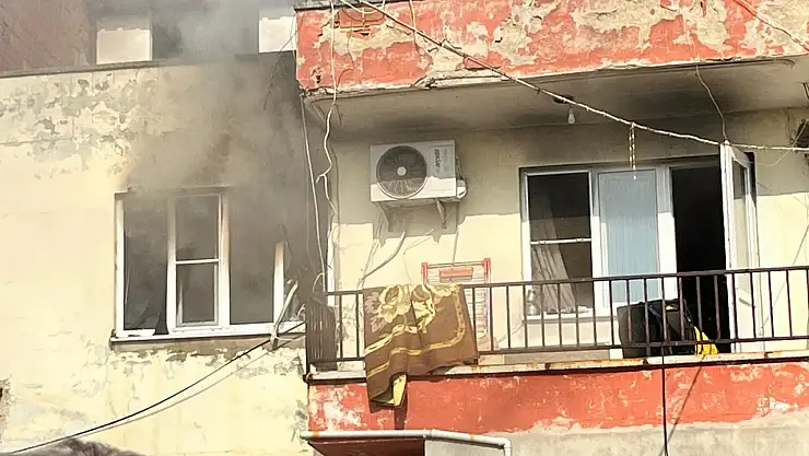 Ev Yangını: 1 Ölü 3 Yaralı