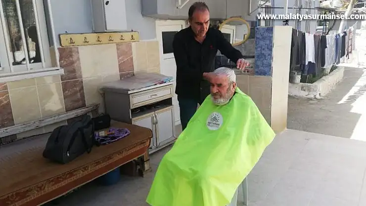 Evde tıraş hizmeti mahalle mahalle devam ediyor