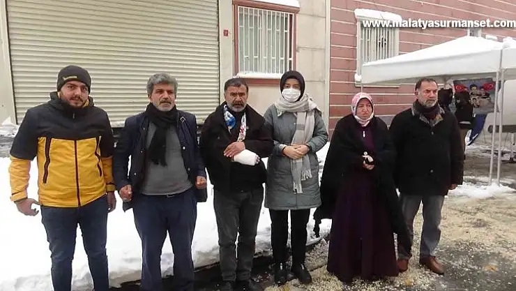 Evlat hasreti çeken aileler kar altında nöbette