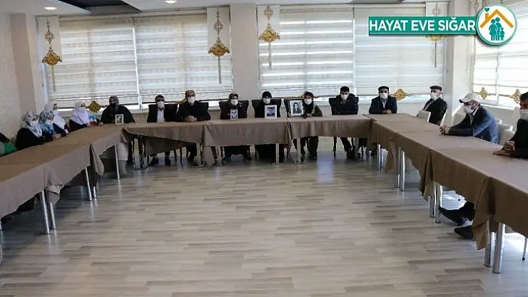 Evlat nöbetindeki aileler, çocuklarına geri dönmeleri çağrısında bulundu