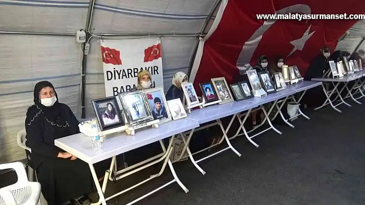 Evlat nöbetindeki aileler PKK ve HDP'nin yakasını bırakmayarak evlatlarını istiyor