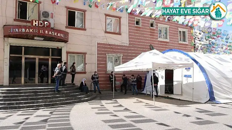 Evlat nöbetindeki ailelerden Bakan Soylu'ya destek