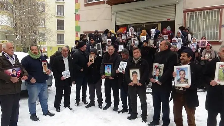 Evlat nöbetindeki ailelerden para aldıkları iddialarına sert tepki