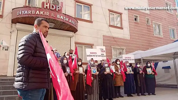 Evlat nöbetindeki ailelerin destansı direnişi 900'ncü gününde: 263 aile katıldı, 34 aile evladına kavuştu