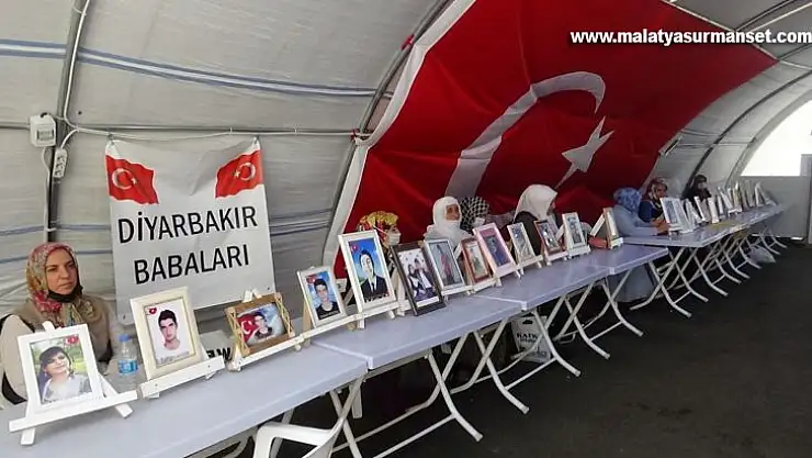 Evlat nöbetindeki anne: 'Siyaset yapmaya değil, oğlumu almaya geldim'