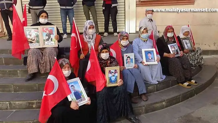 Evlat nöbetindeki anneden oğluna Kürtçe 'teslim ol' çağrısı