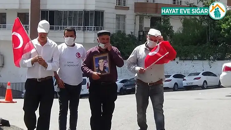 Evlat nöbetine katılan baba, oğlunu HDP'lilerden istedi