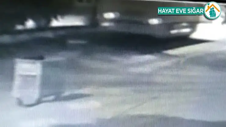 Fabrika işçilerini taşıyan otobüsün devrilme anı kamerada