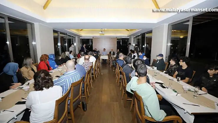 Fadıloğlu, sporcu velileriyle buluştu