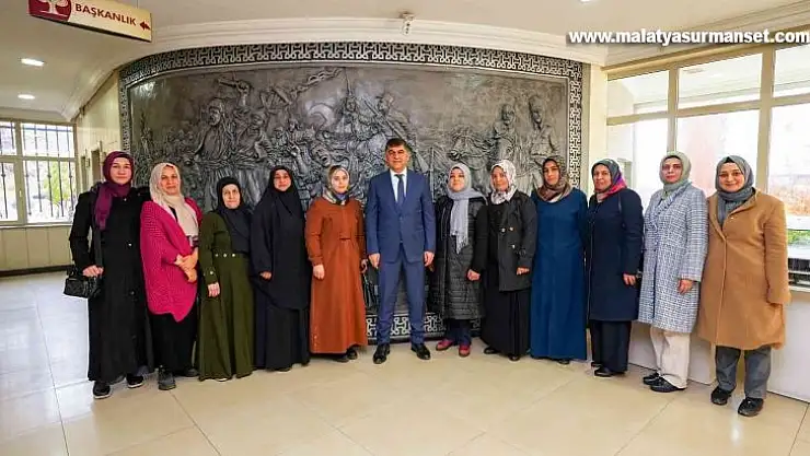 Fadıloğlu, yetim annelerini makamında ağırladı