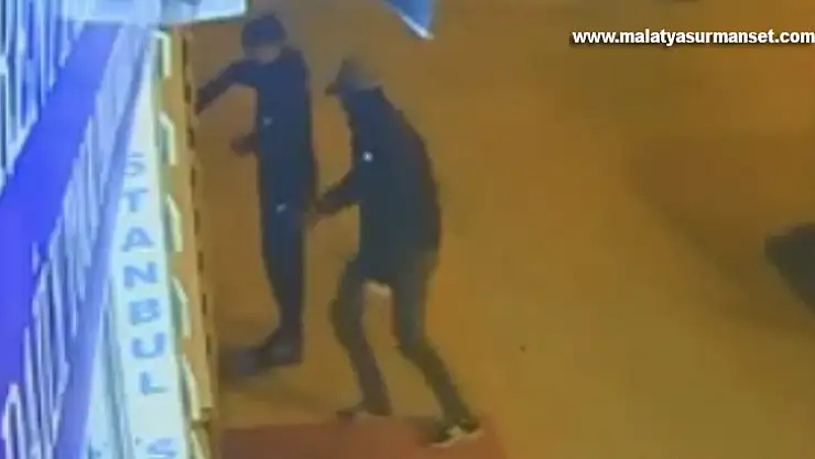 Fatih'te 30 saniyede bin dolarlık hırsızlık kamerada