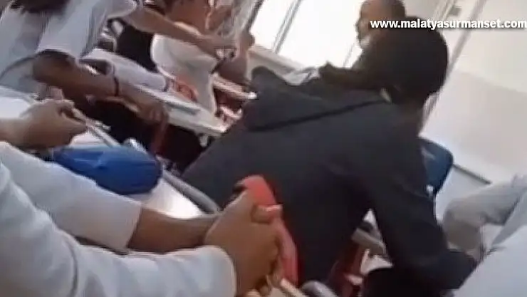 Felsefe öğretmeninden ders ortasında gürültü dayağı