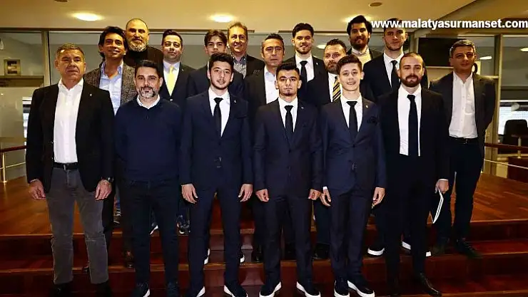 Fenerbahçe, genç oyuncularıyla sözleşme imzaladı