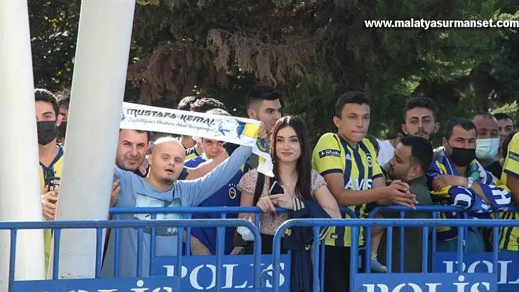 Fenerbahçe Hatay'da coşkuyla karşılandı