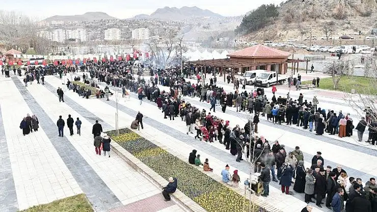 Festivalde 2 ton hamsi 2 saatte tükendi
