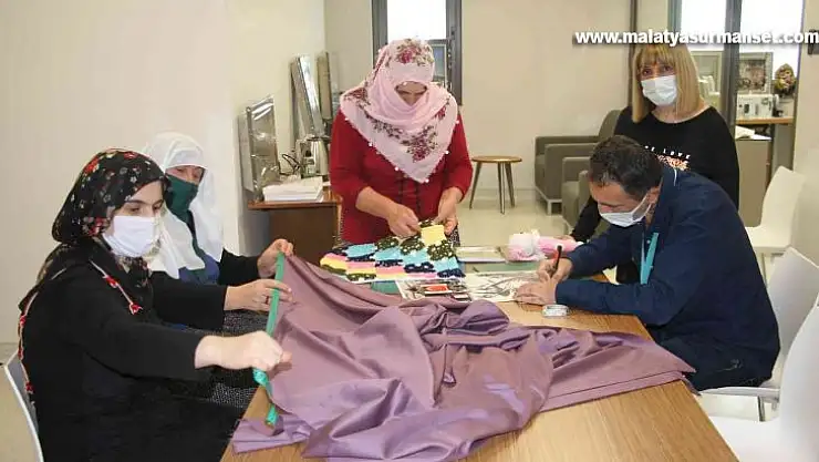 Fethi Sekin Şehir Hastanesinde açılan el sanatları kursu, vatandaşların ekmek kapısı oldu