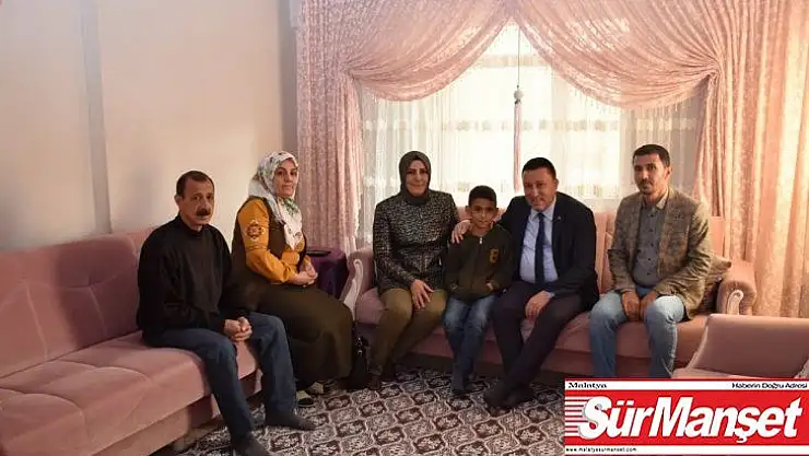Fidan diken çocuklara bisiklet hediyesi