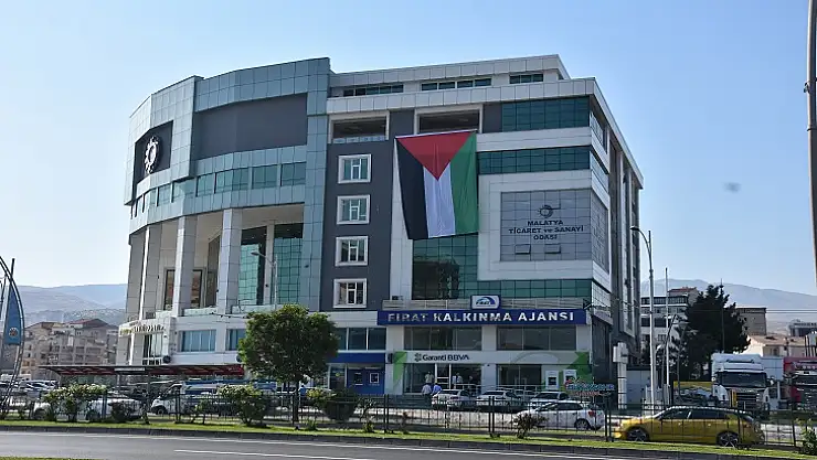 Filistin Bayrağı Malatya TSO Binasında Dalgalanıyor