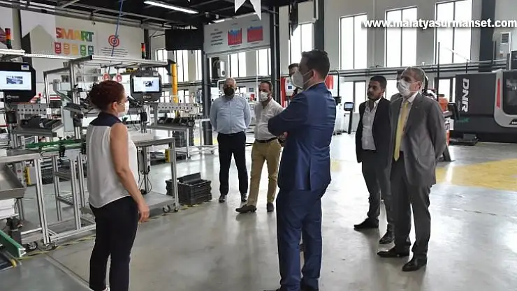 Firmalar, Model Fabrika ile fark oluşturacak