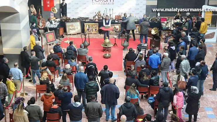 Forum Diyarbakır AVM'de antika ürünler açık artırma ile satıldı