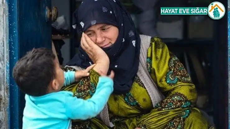 Fotoğraf ödülünü tedavi gören çocuklar için bağışladı