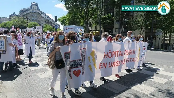 Fransa'da doktorlar ve sağlık personelinden hükümet karşıtı protesto