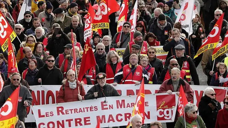 Fransa'daki gösterilere 339 bin kişi katıldı