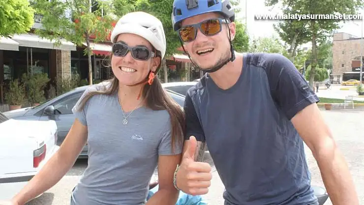 Fransız çift, bisikletle dünya turu yapıyor