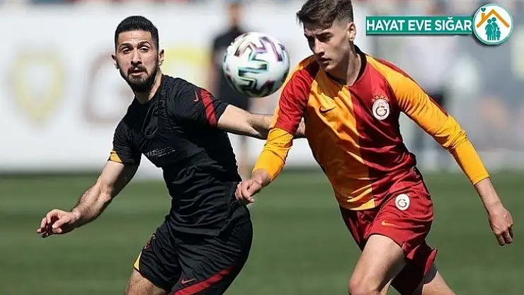 Galatasaray, U19 takımıyla antrenman maçı yaptı