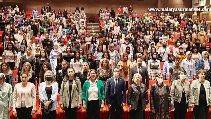 GAÜN'de 'Dünya Ebeler Günü' sempozyumu düzenlendi