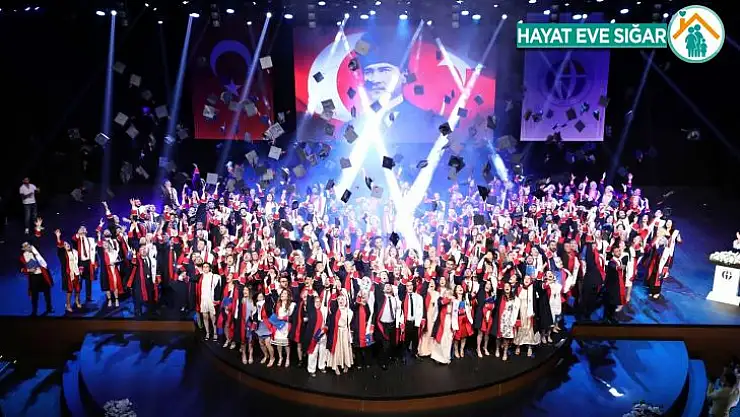 GAÜN'de genç doktorlar çoşkuyla mezun oldu