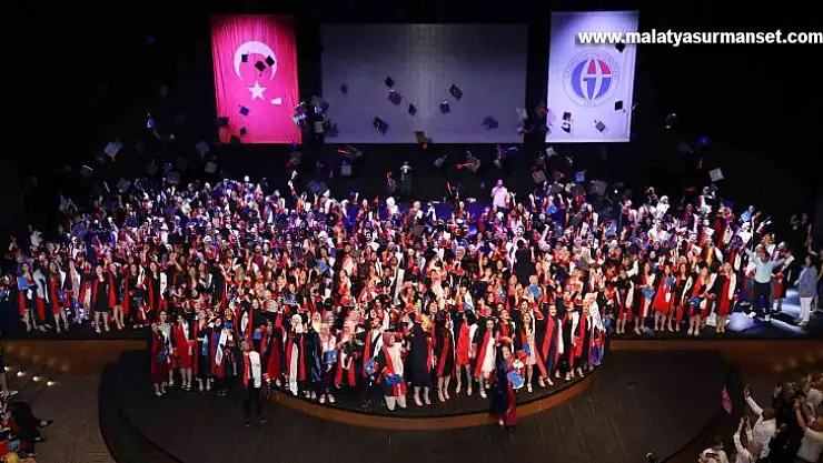 GAÜN Fen Edebiyat Fakültesi mezunlarını uğurladı