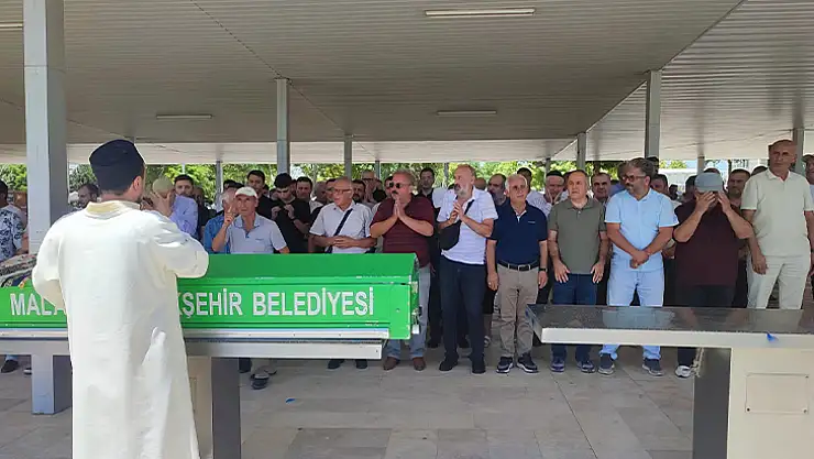 Gazeteci Mikail Pelit'in Annesi Nazire Pelit Toprağa Verildi