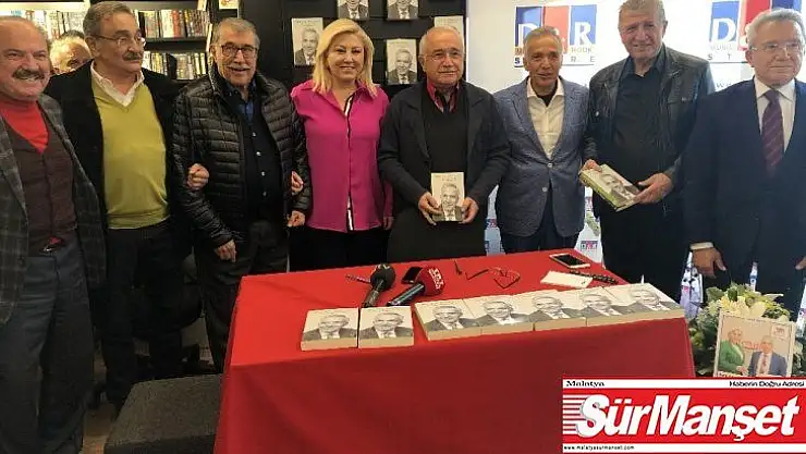 Gazeteci Yavuz Donat'ın 'Off The Record' kitabı imza gününde sevenleriyle buluştu