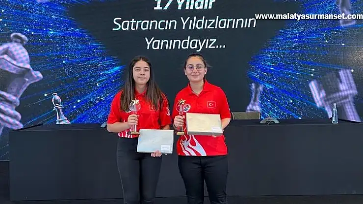 Gaziantep Kolej Vakfı'nın satrançtaki yıldızları ödüllendirildi