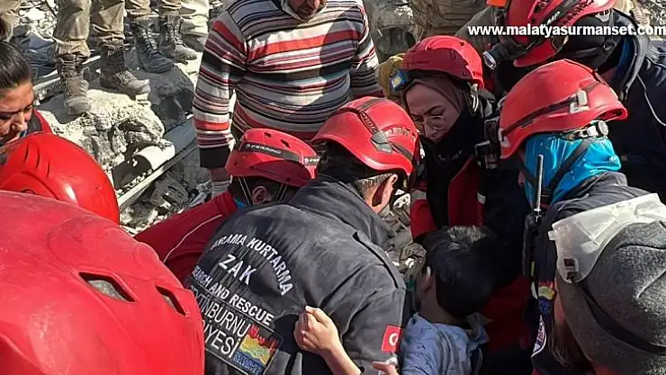 Gaziantep'te 9 yaşındaki Semih depremin 156. saatinde sağ olarak kurtarıldı
